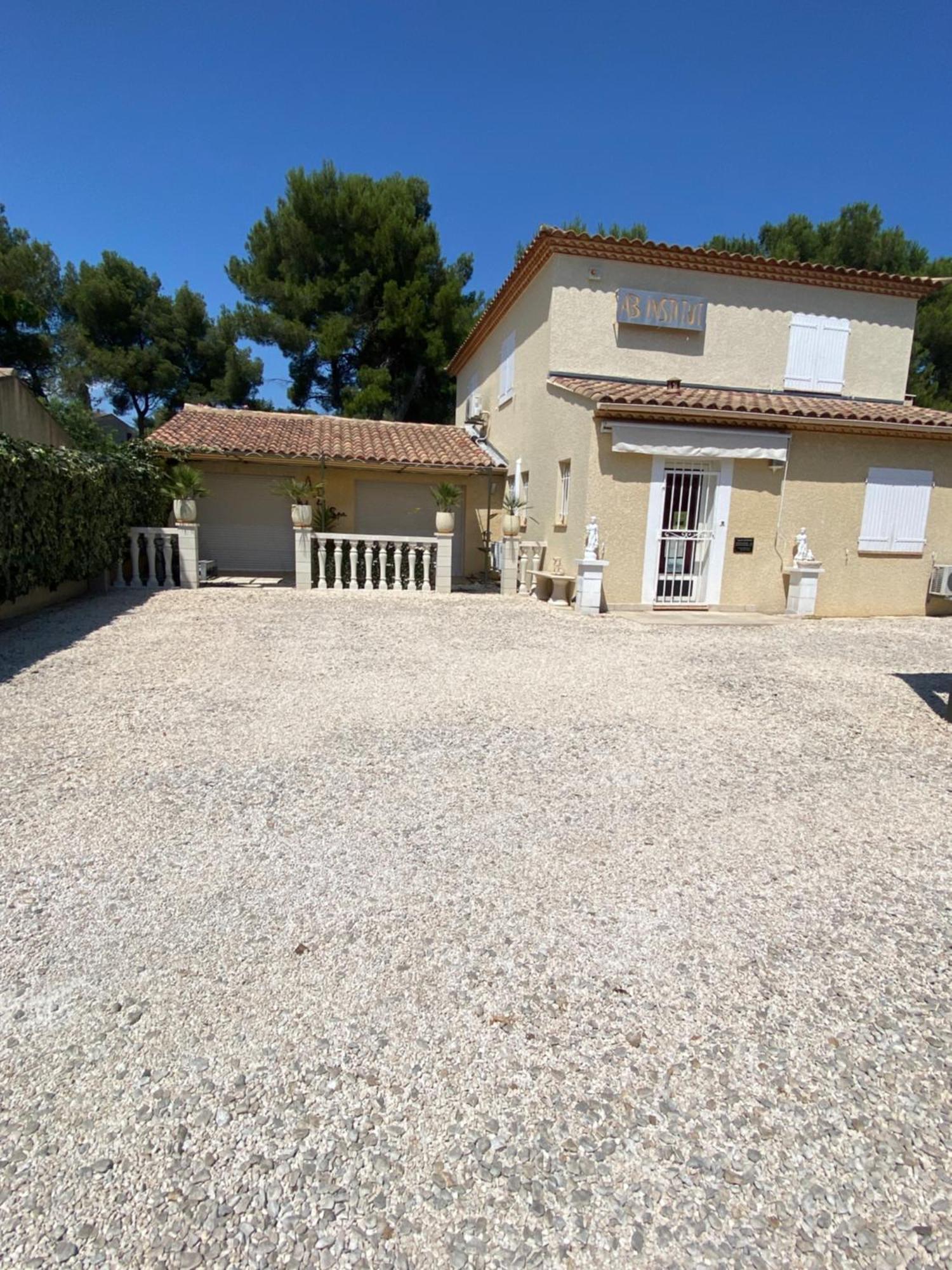 Suite Spa Acces Autonome Beaucaire  Exterior photo